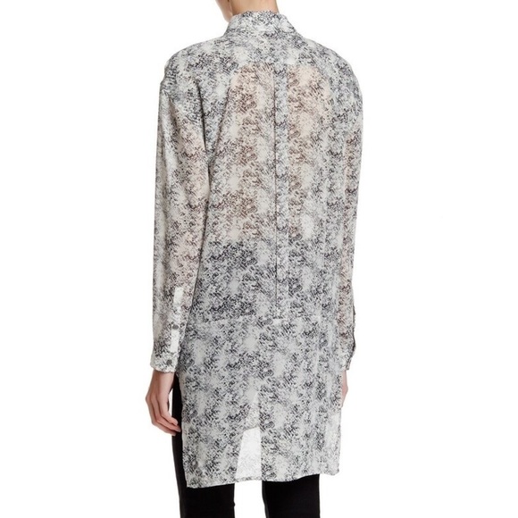 Ro & De snake print button down blouse - Picture 2 of 9